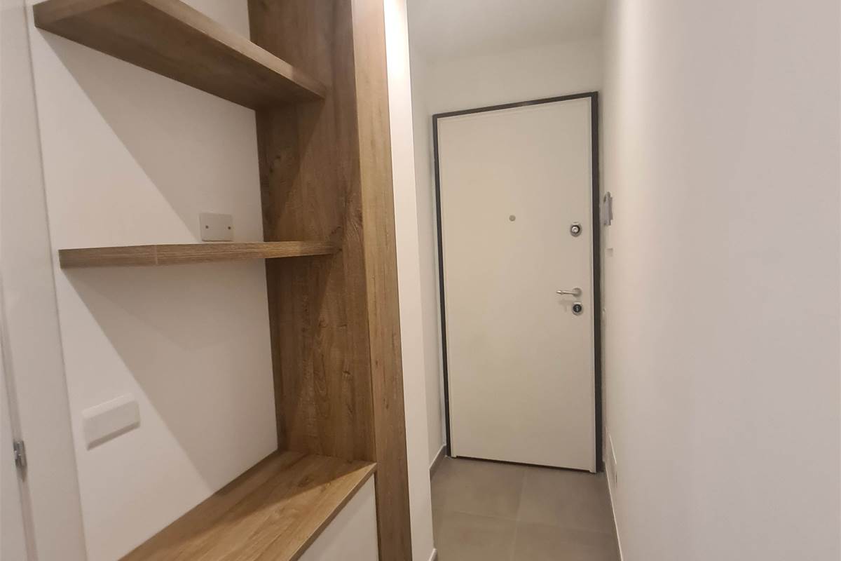 Splendido bilocale arredato con balcone e due posti auto - Como