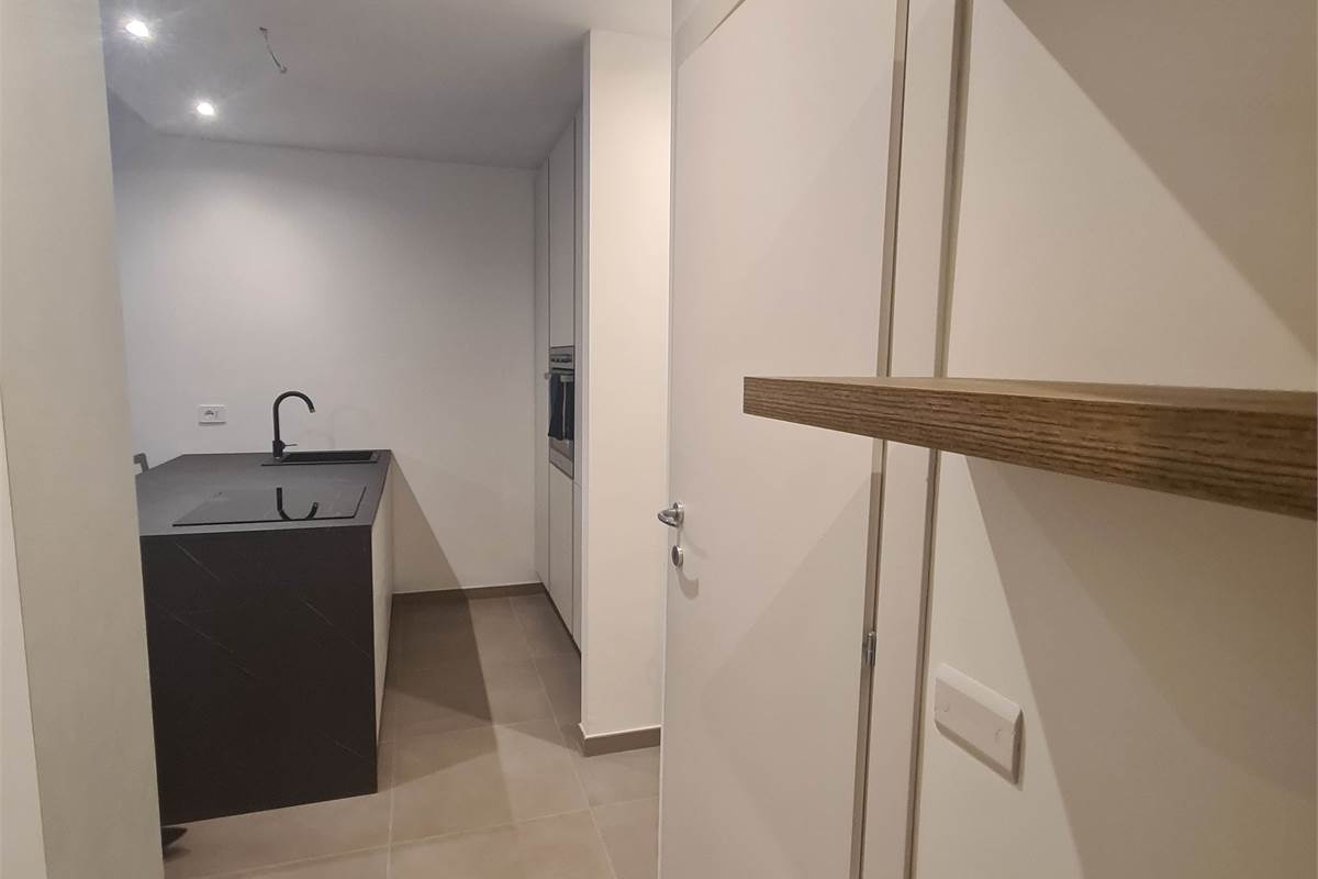 Splendido bilocale arredato con balcone e due posti auto - Como