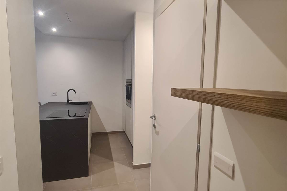 Splendido bilocale arredato con balcone e due posti auto - Como