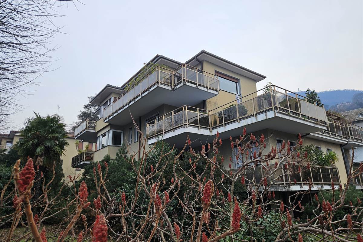 Splendido quadrilocale con terrazzi e vista lago - Como