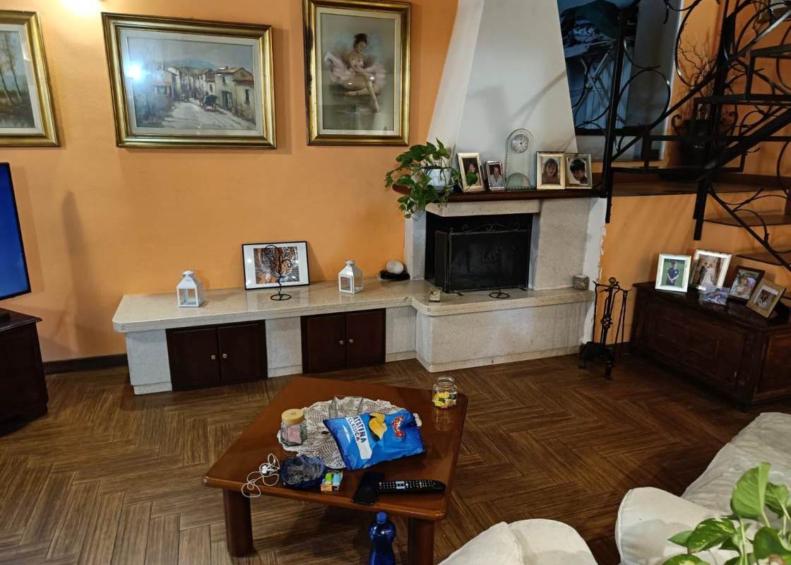 QUADRILOCALE CON DOPPI SERVIZI E BOX