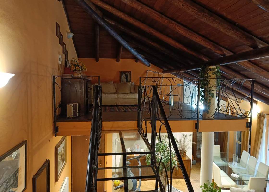 QUADRILOCALE CON DOPPI SERVIZI E BOX