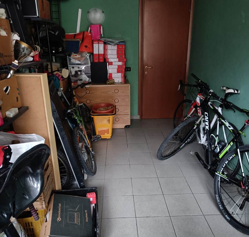 QUADRILOCALE CON DOPPI SERVIZI E BOX