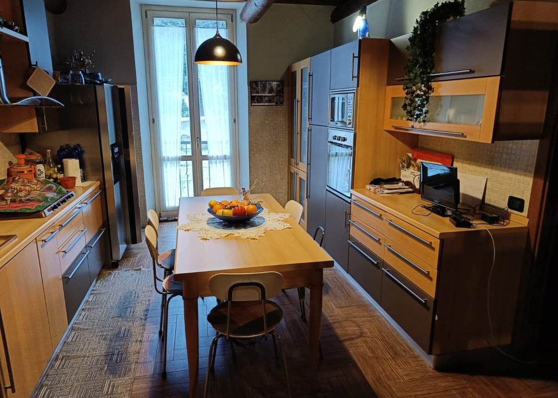 QUADRILOCALE CON DOPPI SERVIZI E BOX