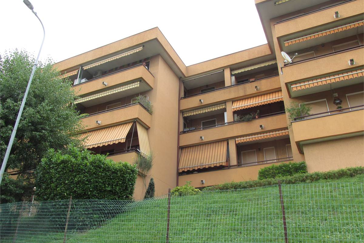 QUADRILOCALE CON DOPPI SERVIZI E BOX
