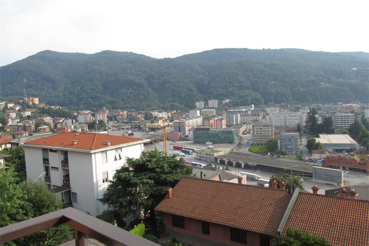 QUADRILOCALE CON DOPPI SERVIZI E BOX