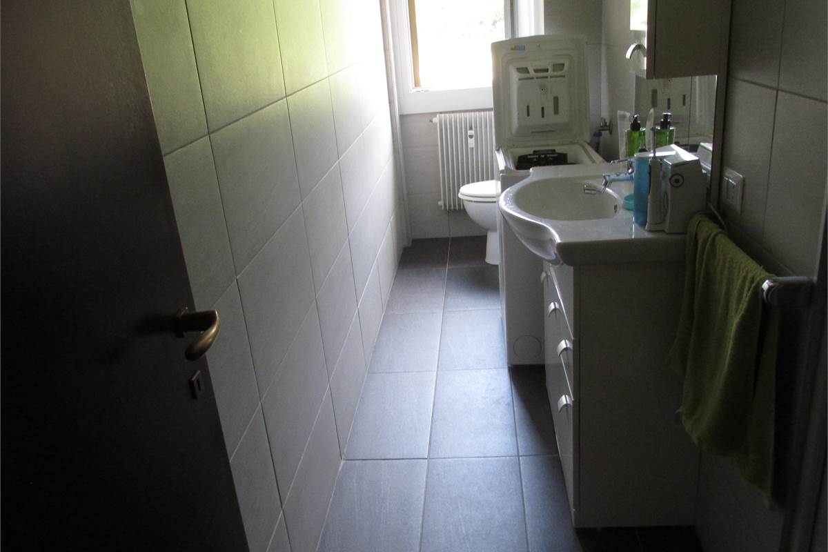 QUADRILOCALE CON DOPPI SERVIZI E BOX