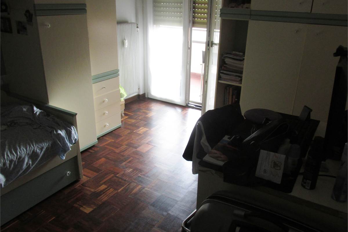 QUADRILOCALE CON DOPPI SERVIZI E BOX