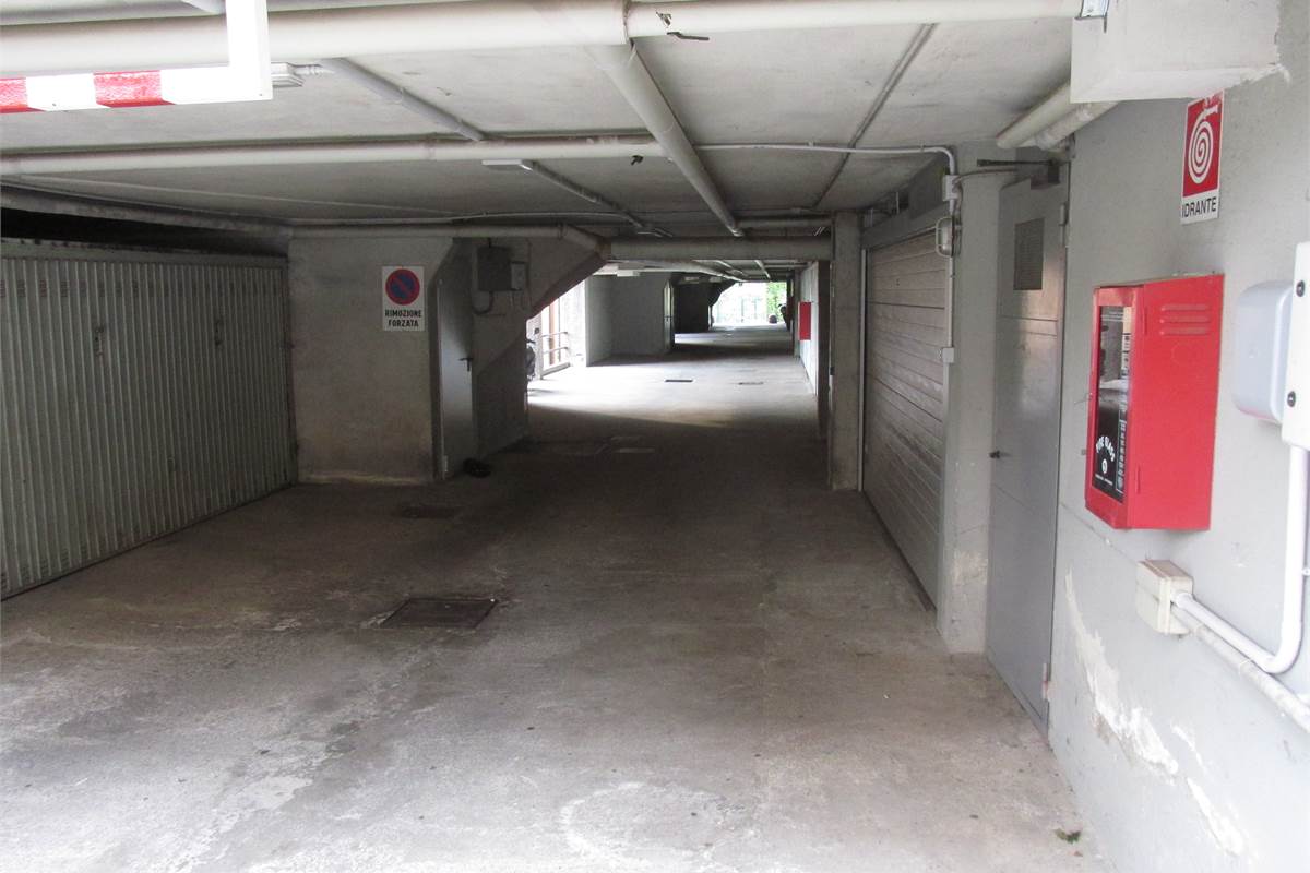 QUADRILOCALE CON DOPPI SERVIZI E BOX