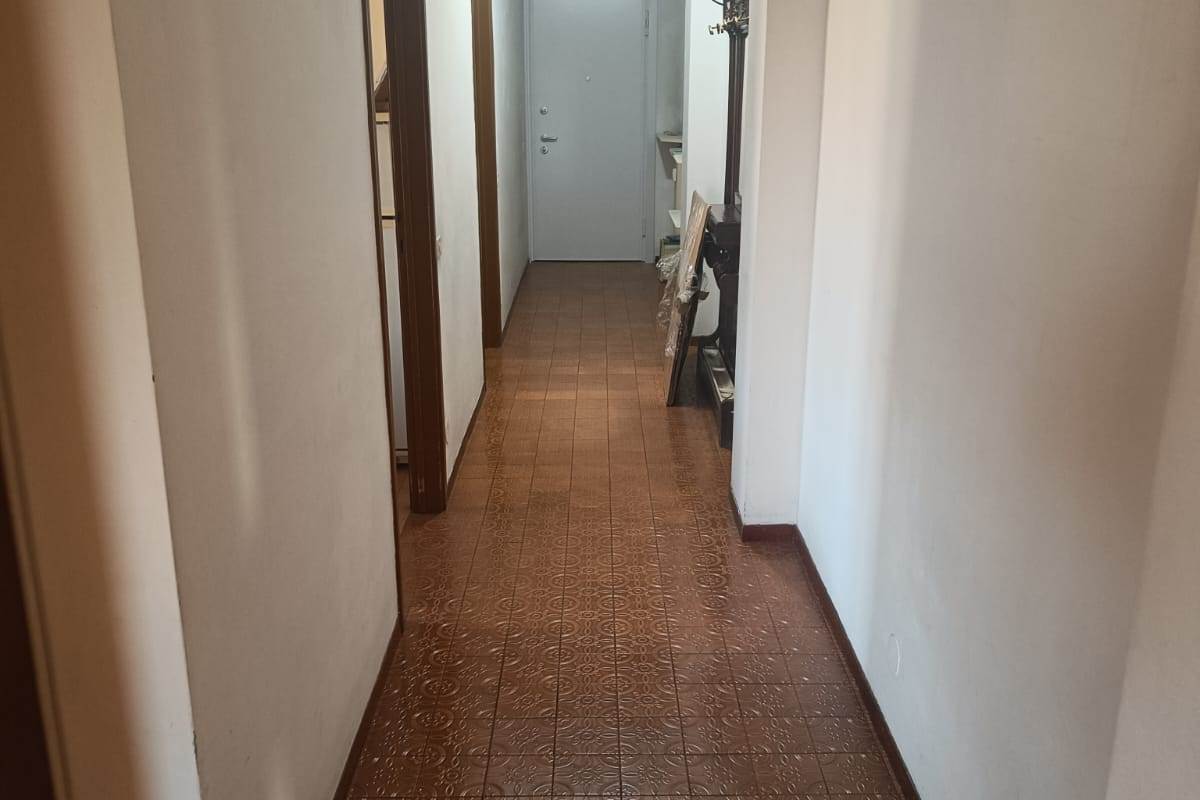 TRILOCALE PIU' SERVIZI CON BOX
