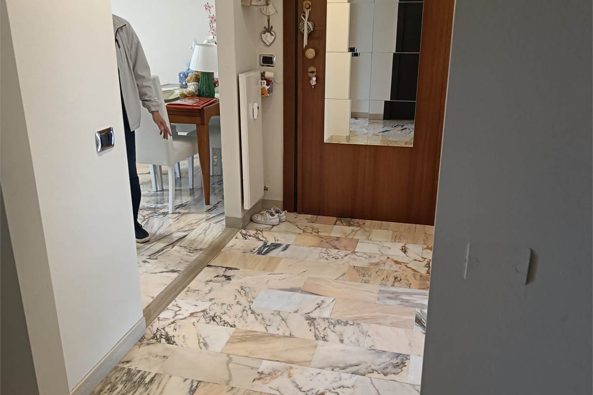 TRILOCALE PIU' SERVIZI CON BOX