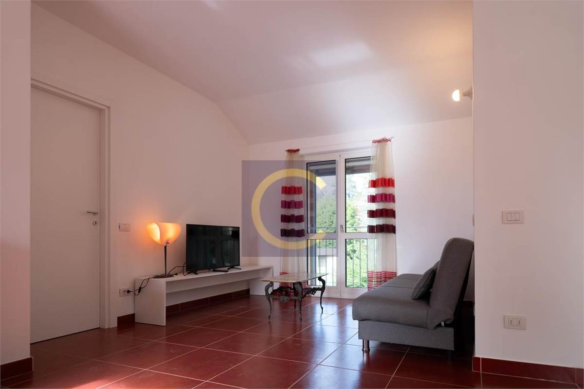 CASA SINGOLA D'EPOCA COMPLETAMENTE RISTRUTTURATA