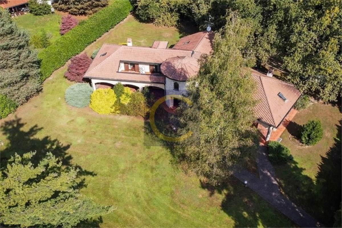 PRESTIGIOSA VILLA INDIPENDENTE CON PARCO PRIVATO