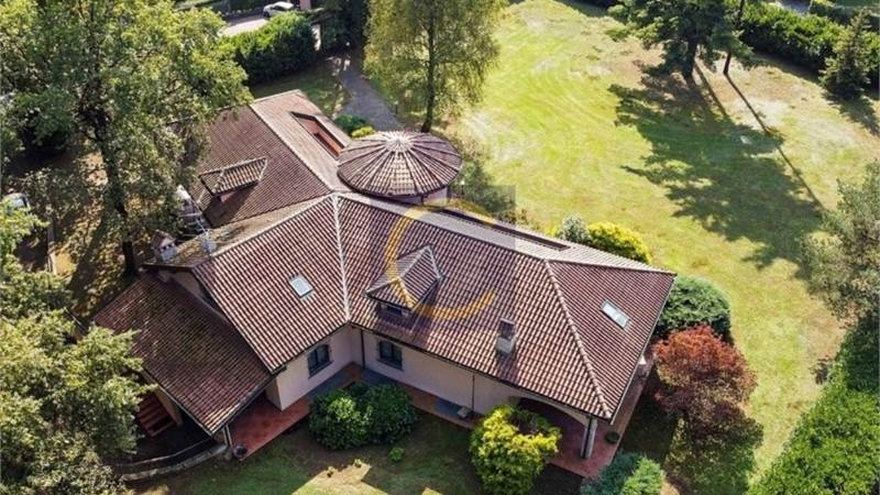 PRESTIGIOSA VILLA INDIPENDENTE CON PARCO PRIVATO