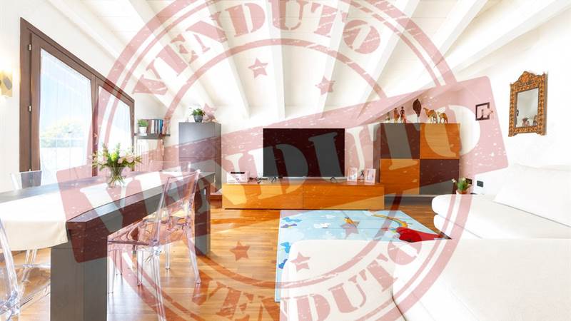 SIGNORILE MANSARDA CON TERRAZZINO IN ZONA PANORAMICA