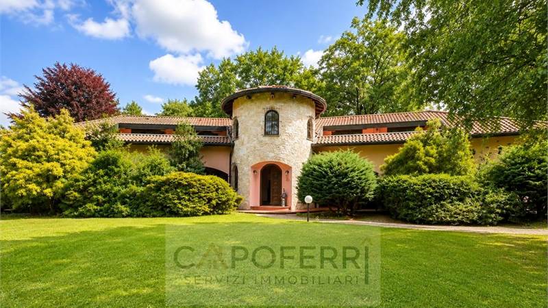 PRESTIGIOSA VILLA INDIPENDENTE CON PARCO PRIVATO