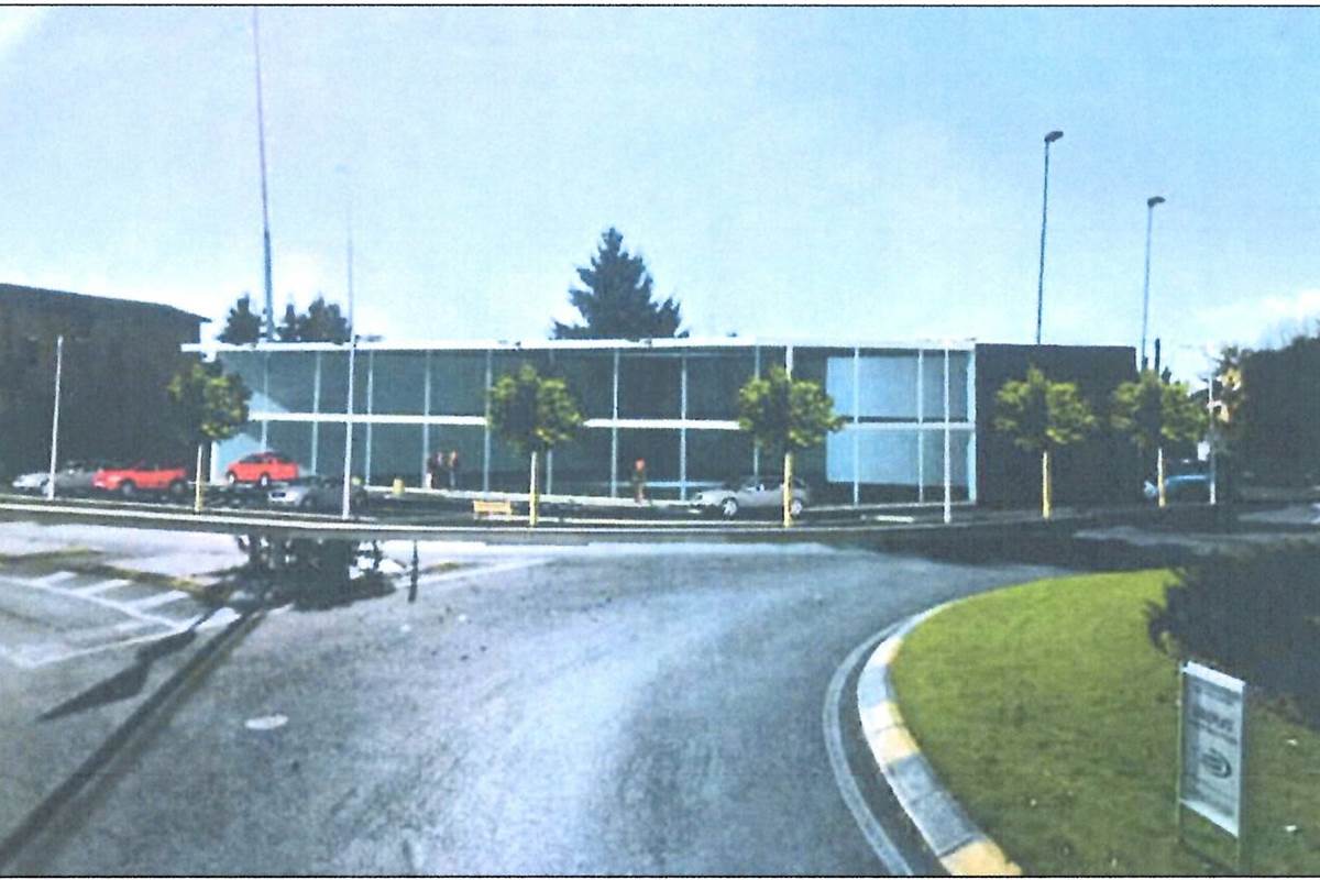 Commerciale Fronte strada 1000 mq parcheggio