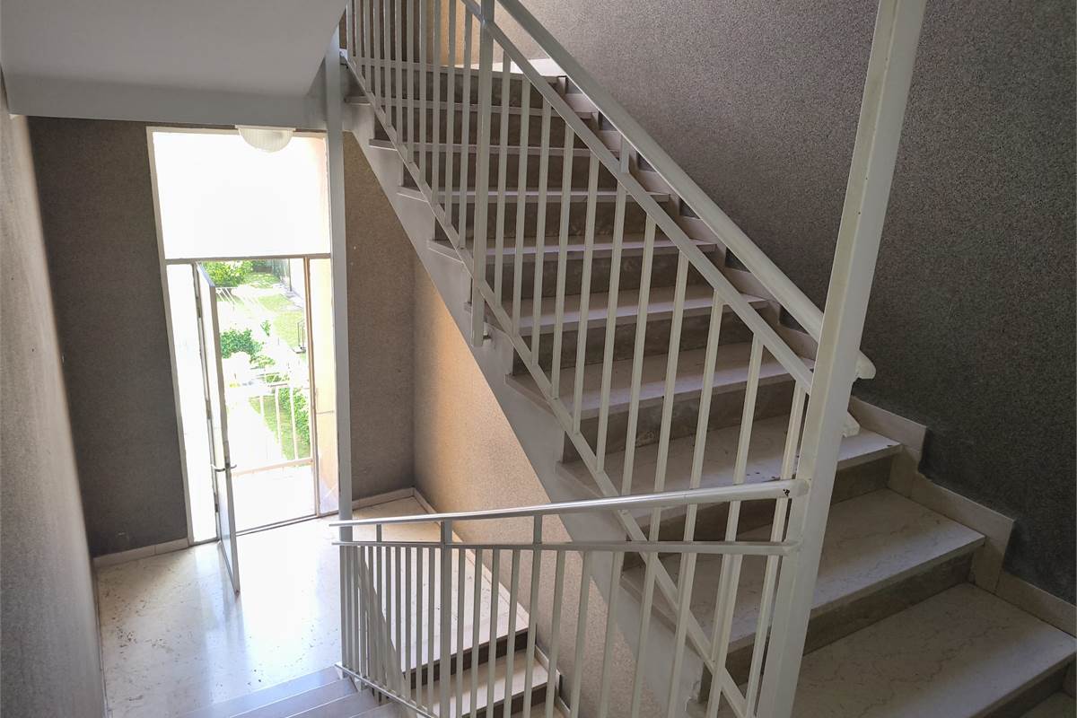 Libero piano alto  con balcone