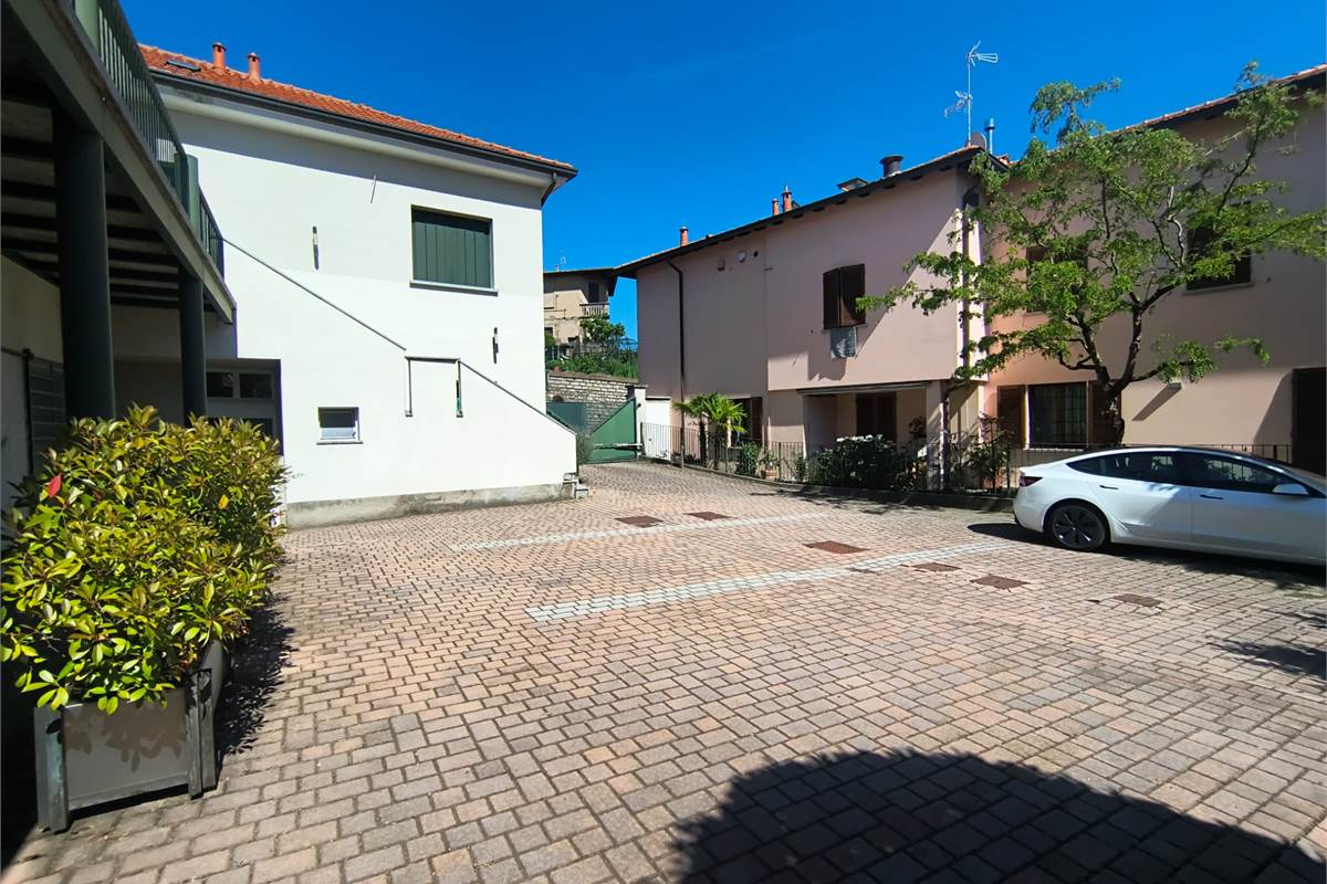 Libero  in trifamiliare