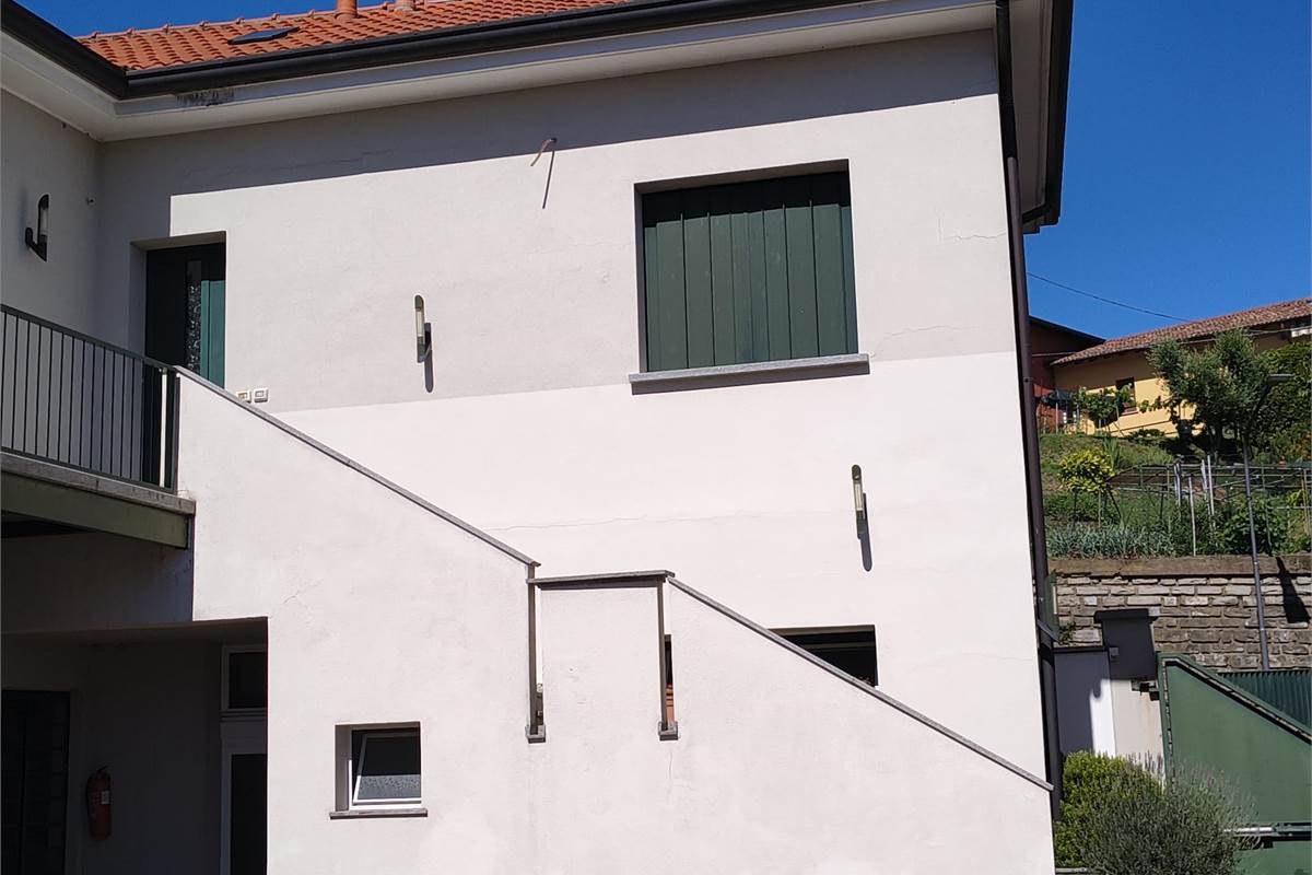 In trifamiliare senza spese 