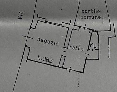 Libero fronte strada senza spese condominiali
