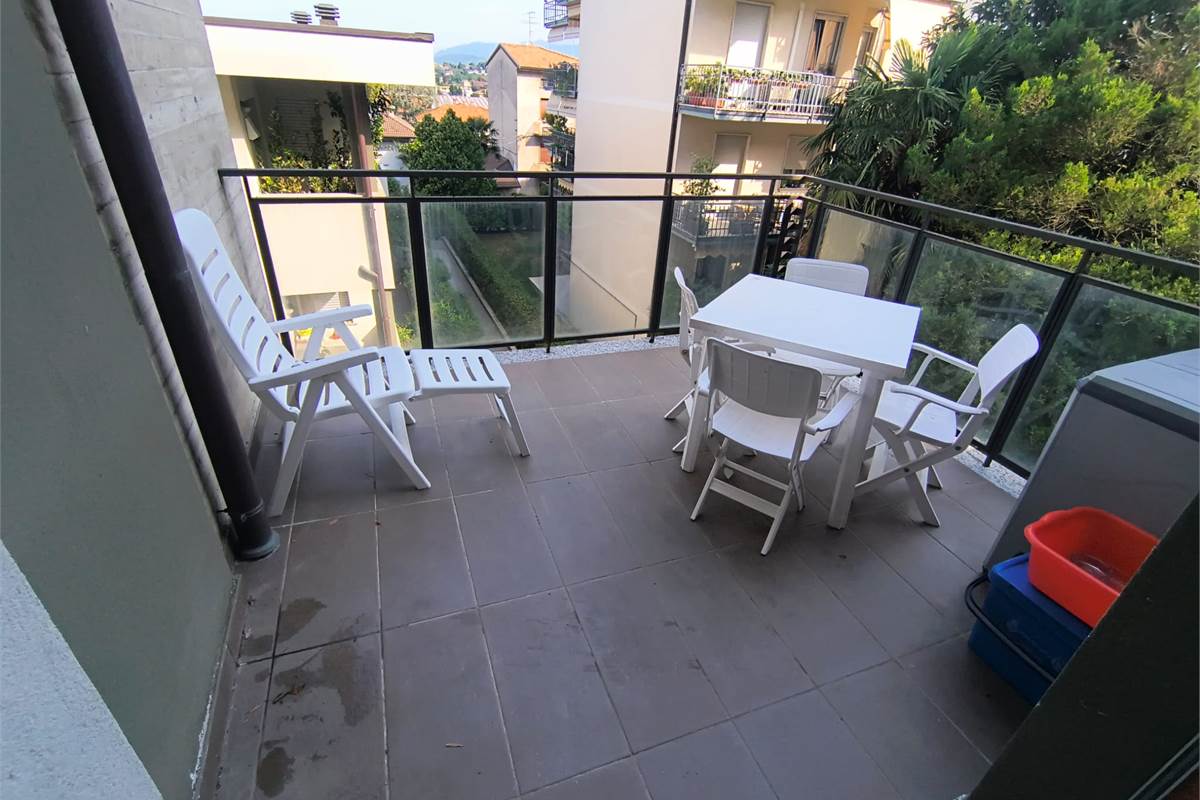 Libero piano alto con terrazzo
