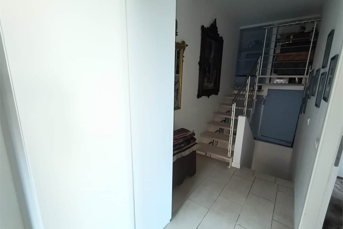 Libero piano alto con terrazzo