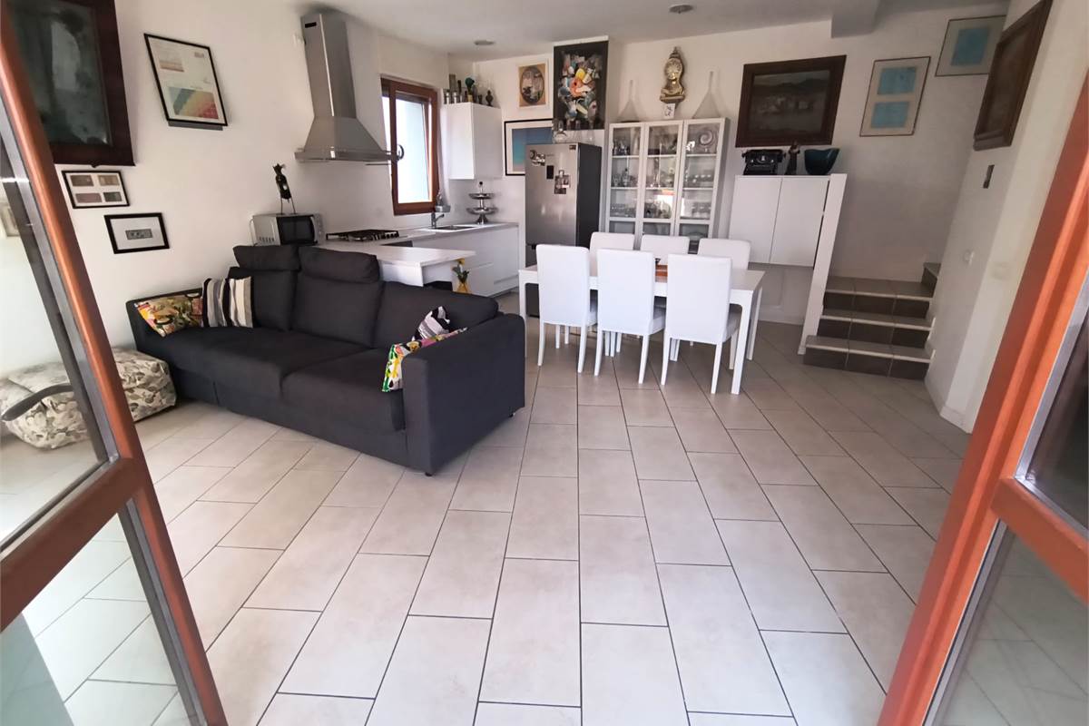 Libero piano alto con terrazzo