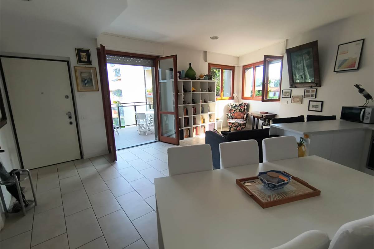 Libero piano alto con terrazzo