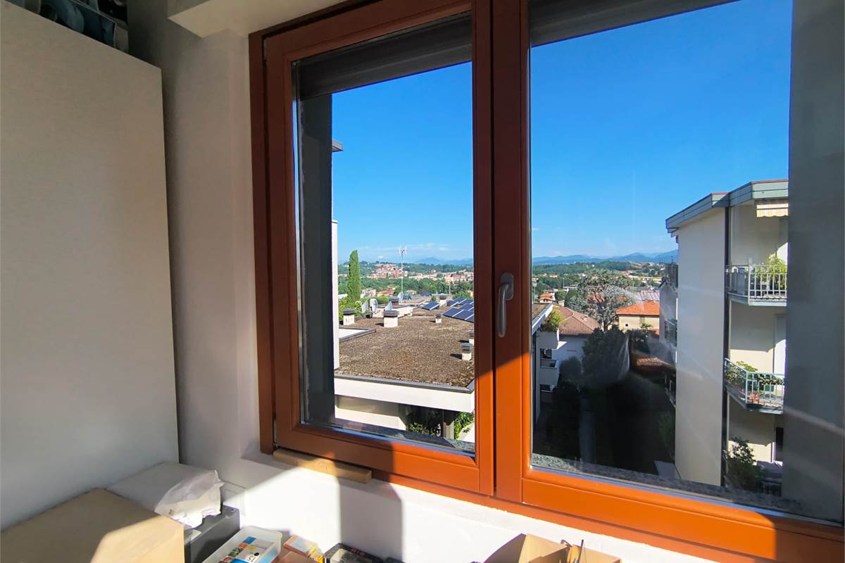 Libero piano alto con terrazzo