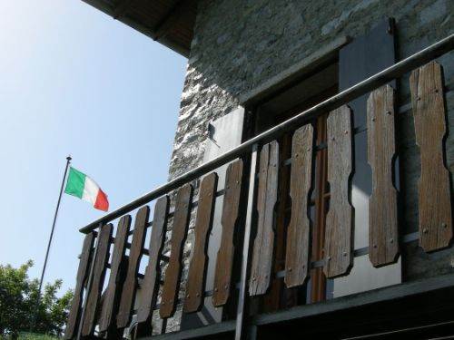 Baita arredata in vendita sul Monte Bisbino 