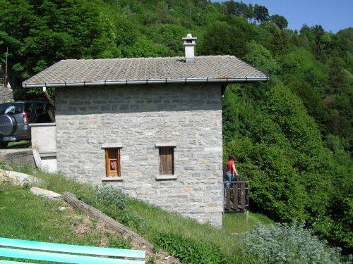 Baita arredata in vendita sul Monte Bisbino 