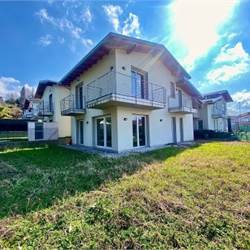 Villa nuova con giardino ad Appiano Gentile 