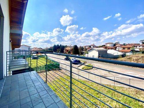 Villa nuova con giardino ad Appiano Gentile 