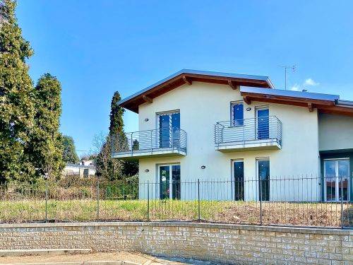 Villa nuova con giardino ad Appiano Gentile 