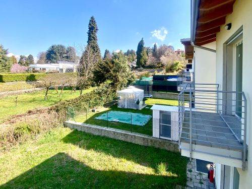 Villa nuova con giardino ad Appiano Gentile 