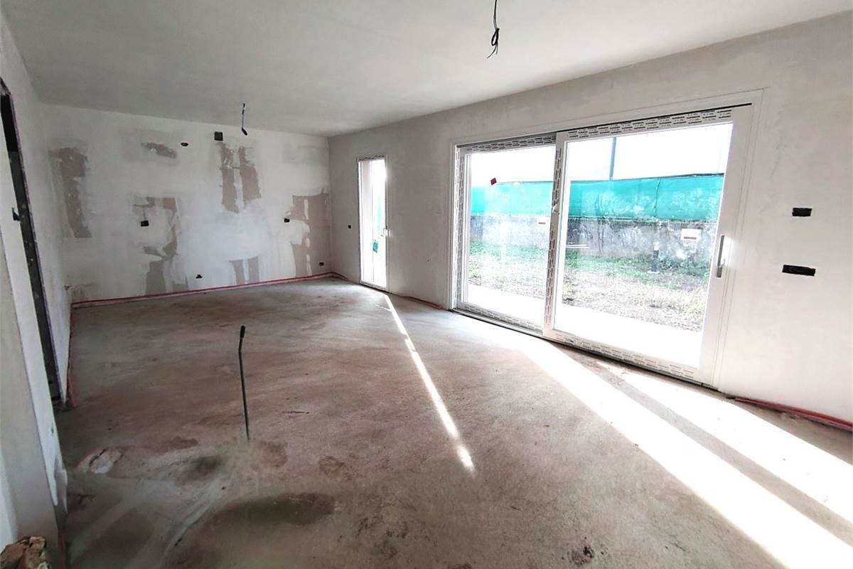 Villa Unifamiliare con ampio giardino e box doppio
