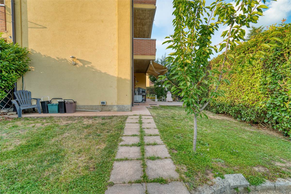 Trilocale al PT con giardino taverna e box