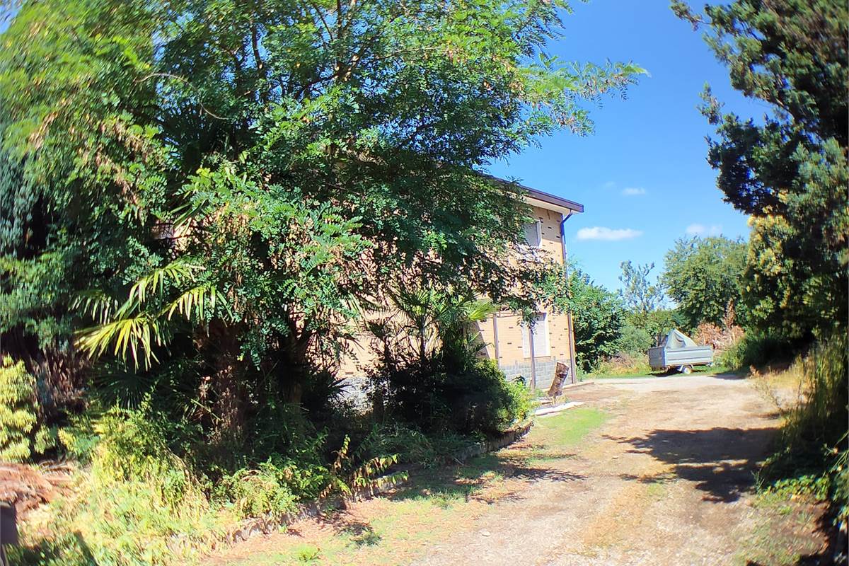 Villa In Vendita a Rovellasca