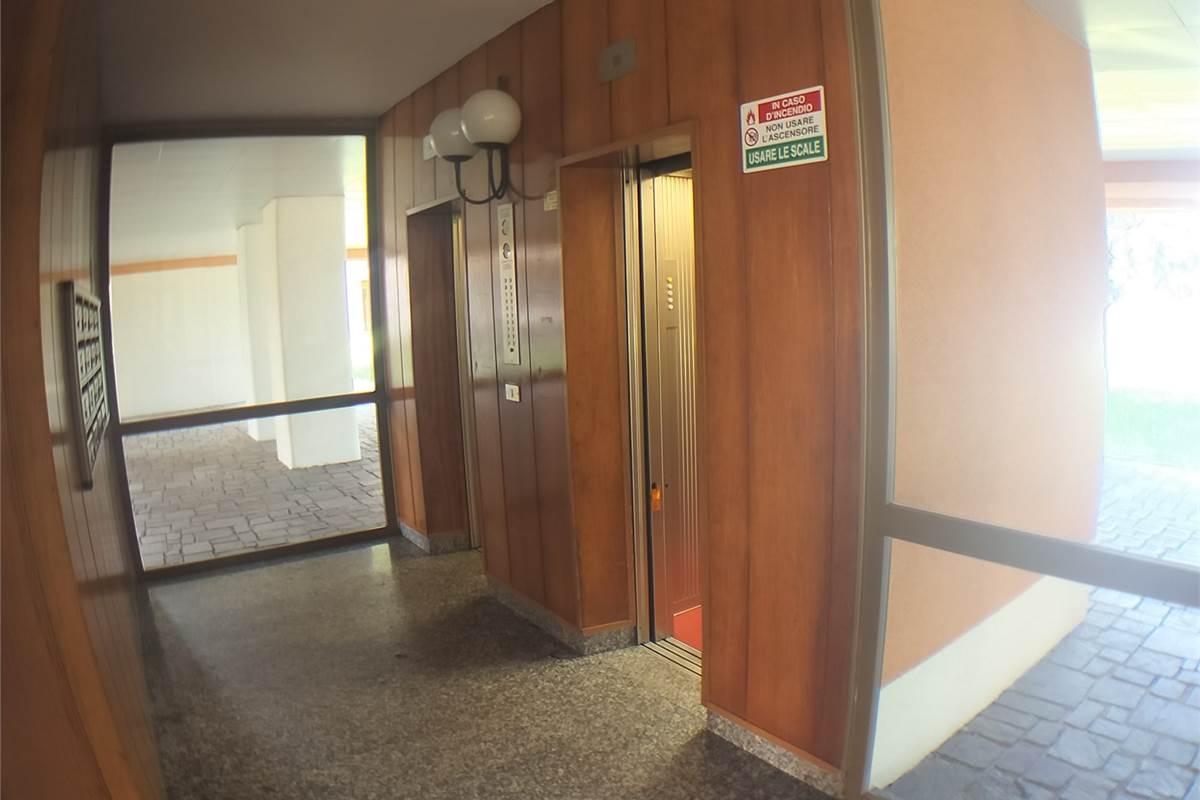 2 locali In Vendita a Opera