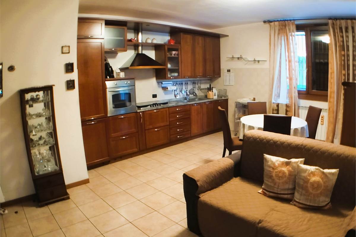 2 locali In Affitto a Rovellasca