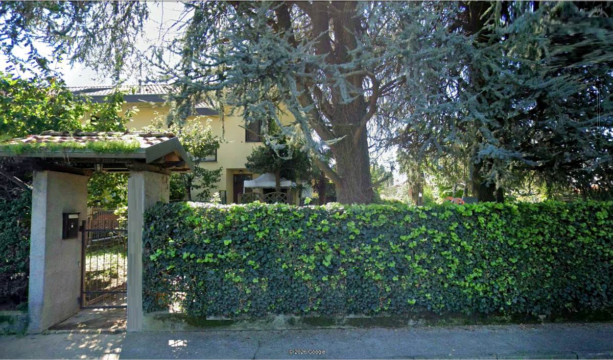 Villa Bifamiliare In Vendita a Guanzate