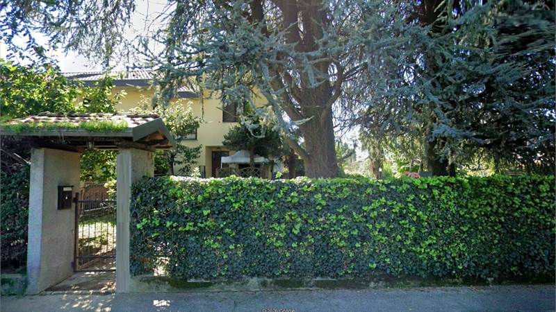 Villa Bifamiliare In Vendita a Guanzate