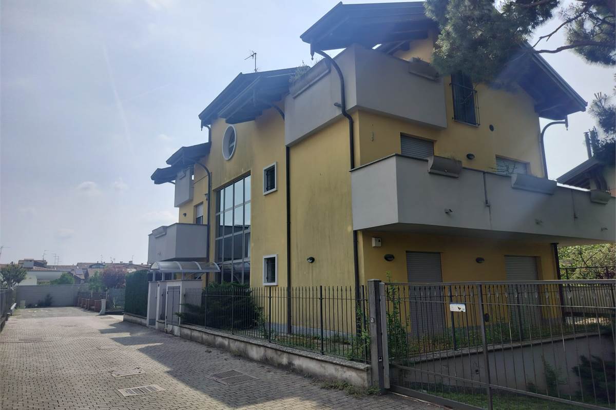 3 locali In Vendita a Rovellasca