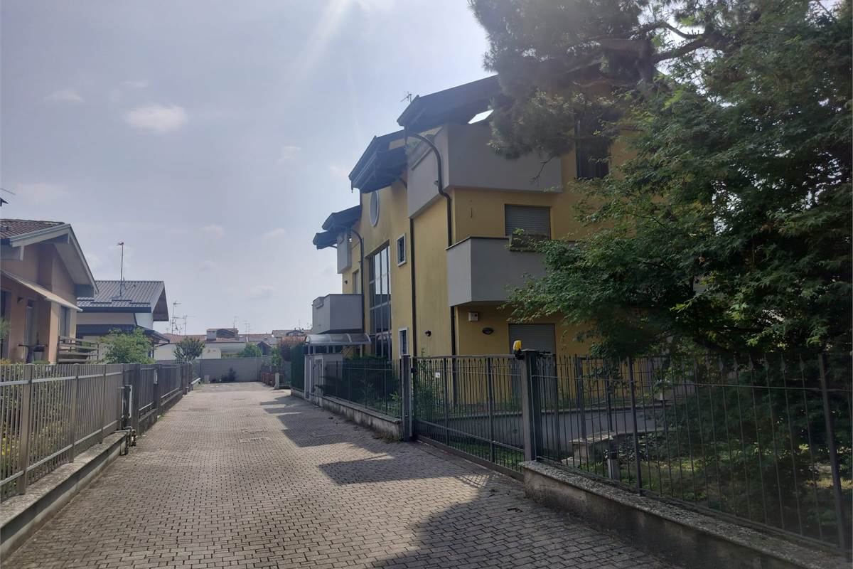 3 locali In Vendita a Rovellasca