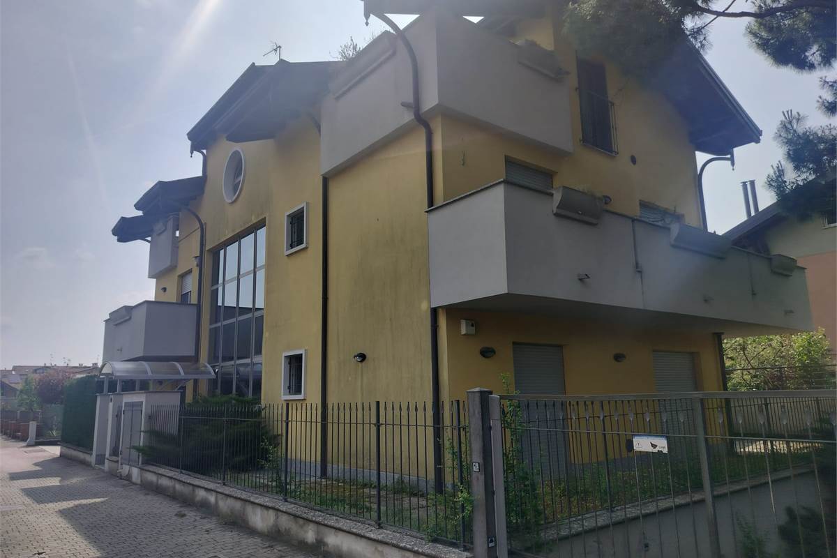 3 locali In Vendita a Rovellasca