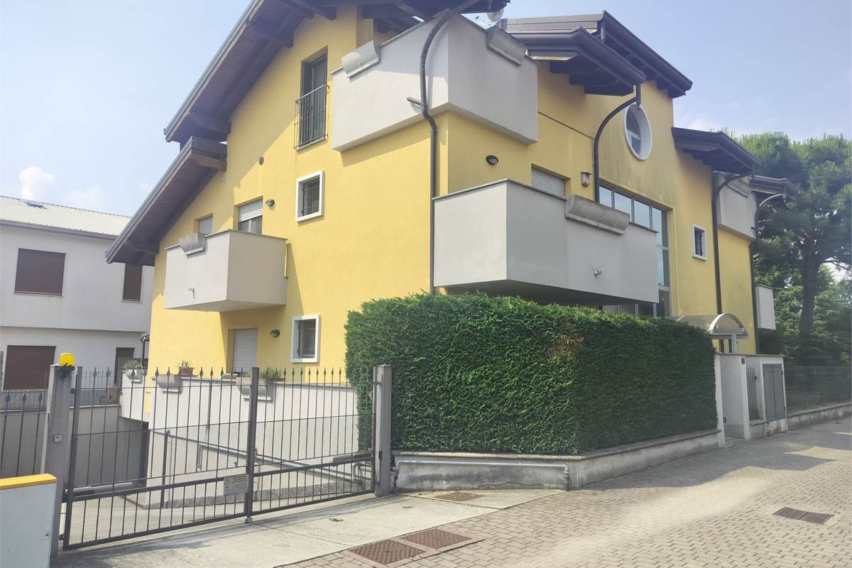 3 locali In Vendita a Rovellasca