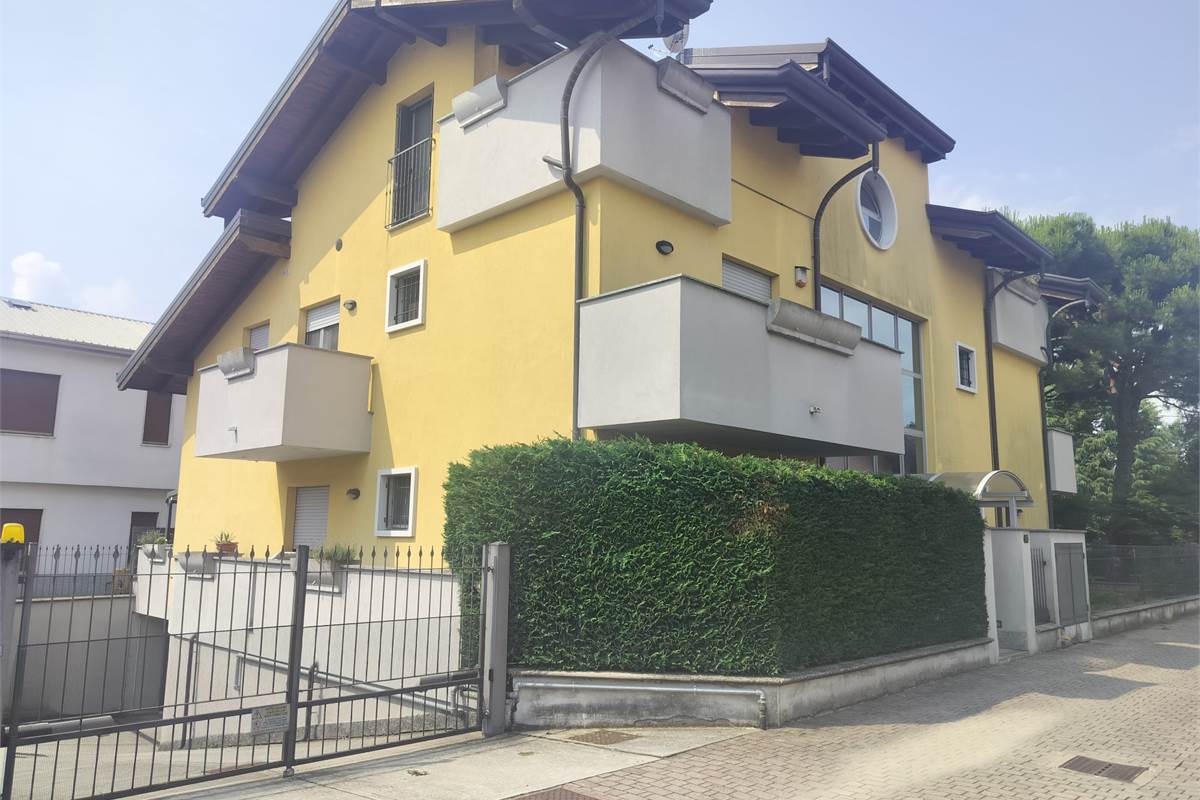 3 locali In Vendita a Rovellasca