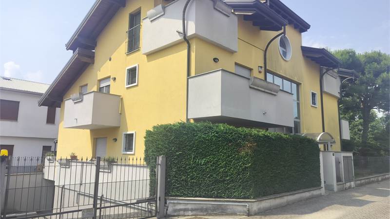 3 locali In Vendita a Rovellasca