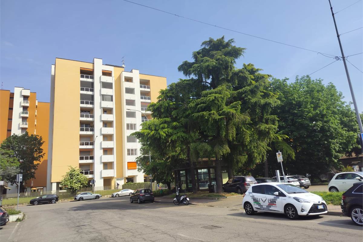 2 locali In Vendita a Opera